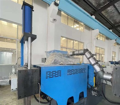 Laboratórny granulátor