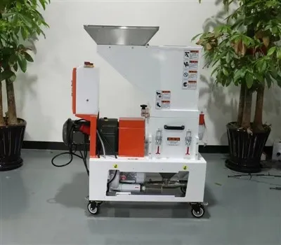 Nízkorýchlostný drvič plastov